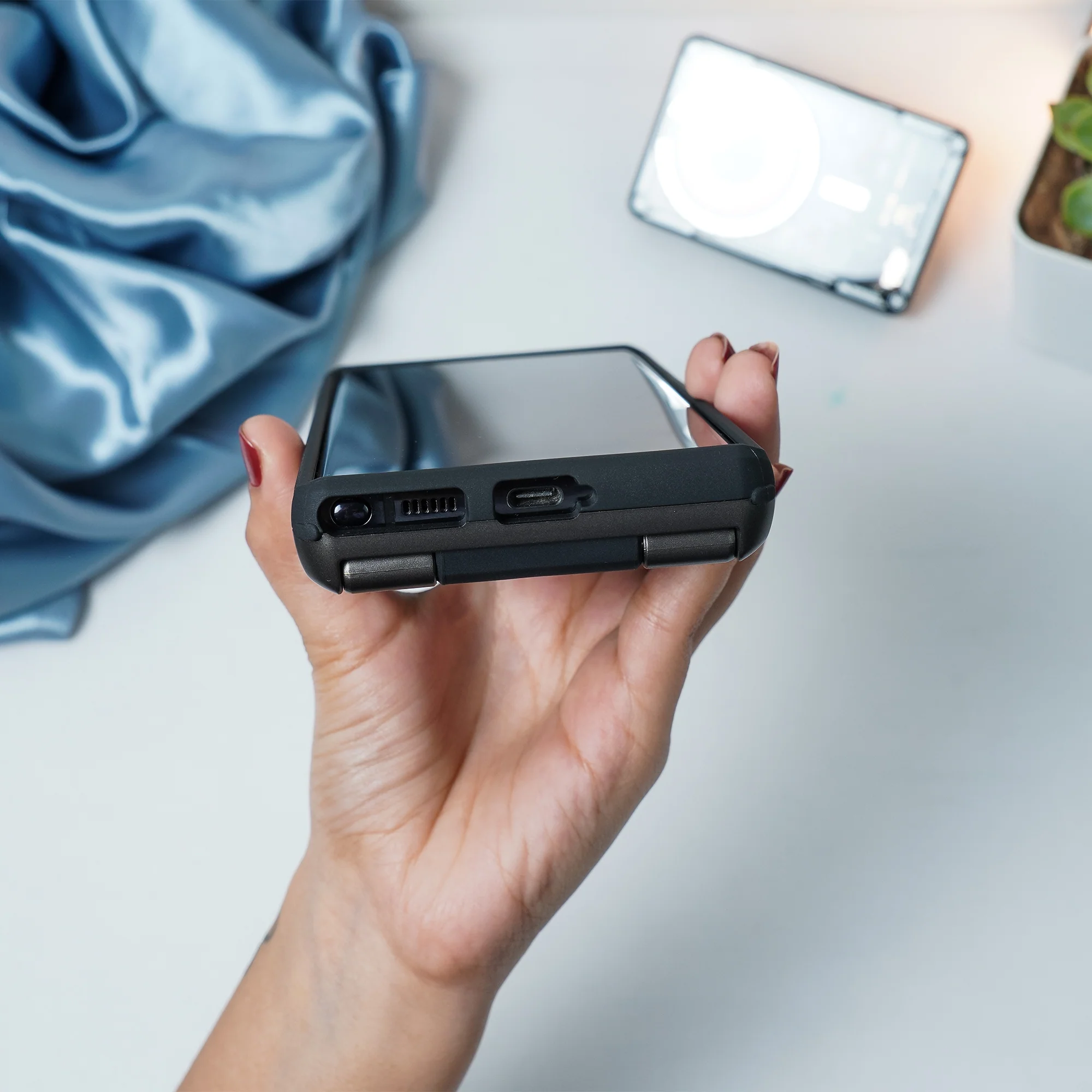 Galaxy S22 Hidden Card Holder Hybrid Case - Image 4