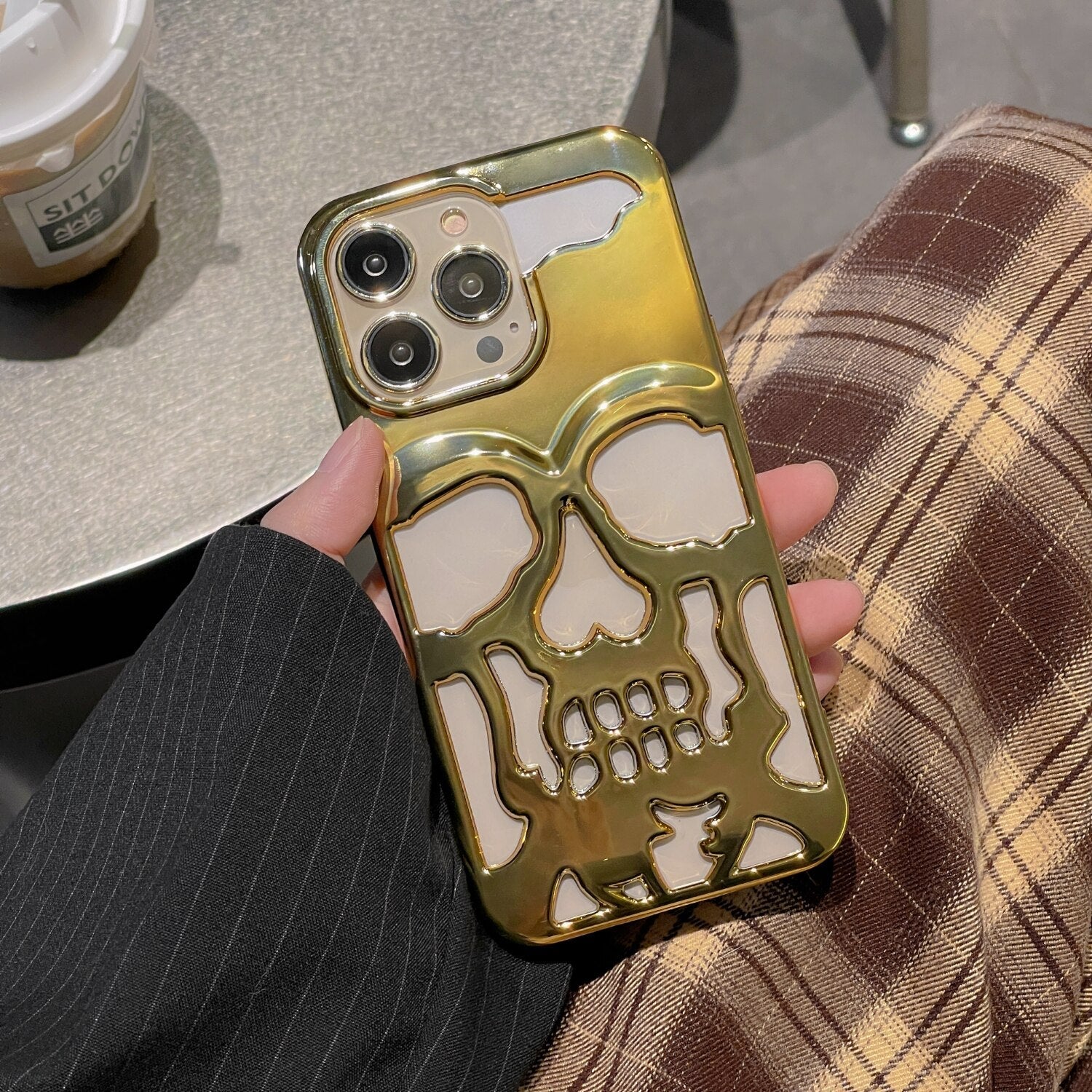 iPhone 14 Pro Hollow Skull Design Case - Image 2